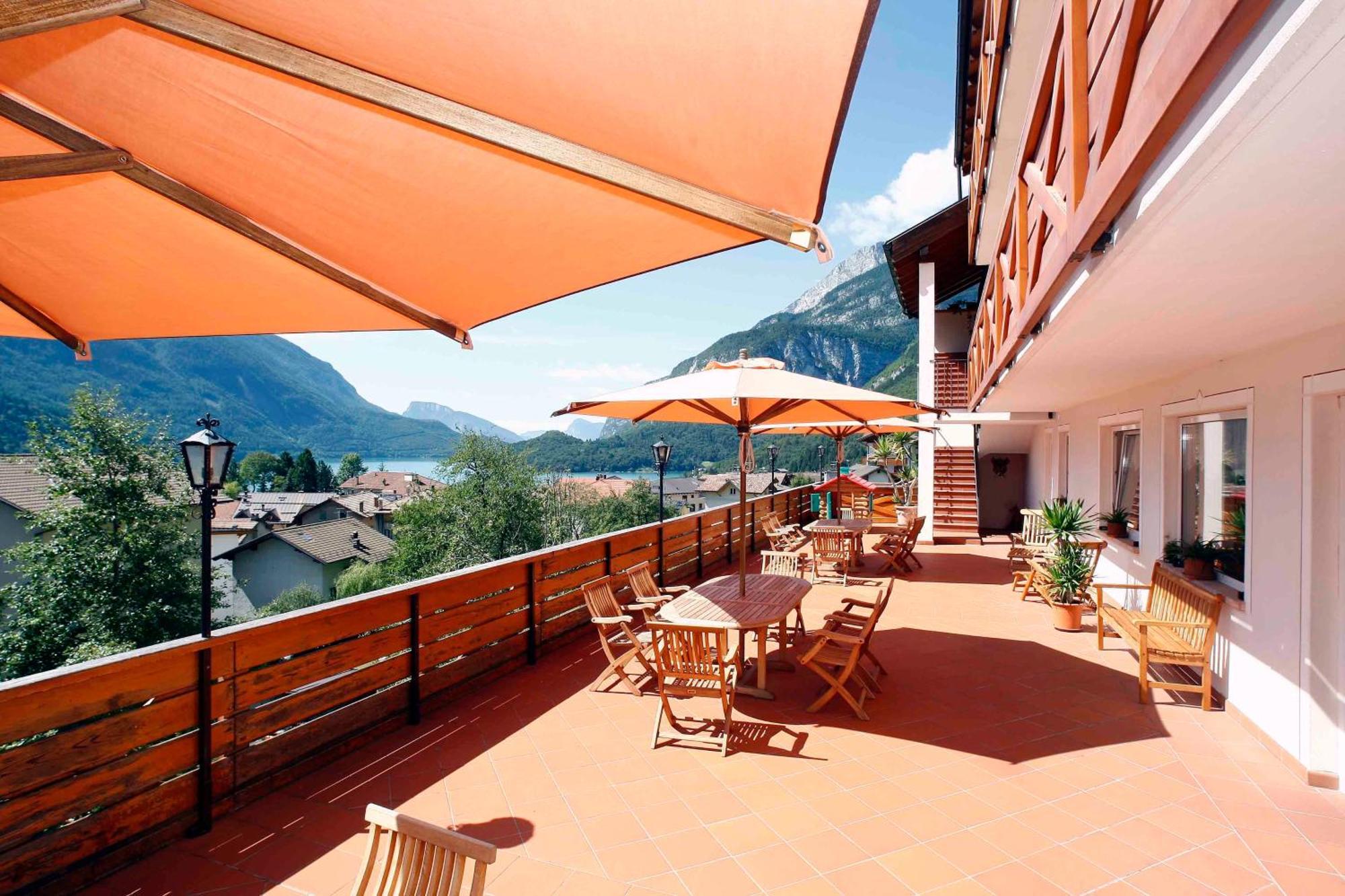 Hotel Garni Villanova Molveno Bagian luar foto