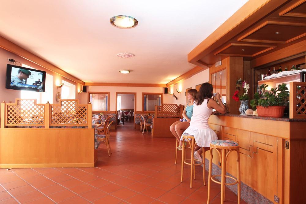 Hotel Garni Villanova Molveno Bagian luar foto