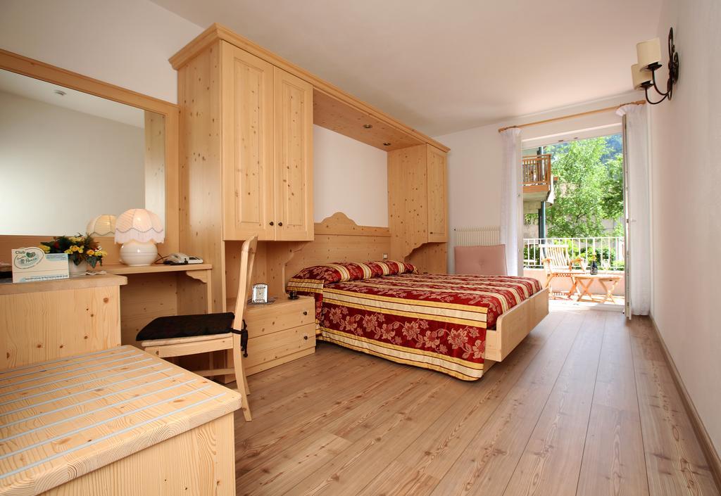 Hotel Garni Villanova Molveno Bagian luar foto