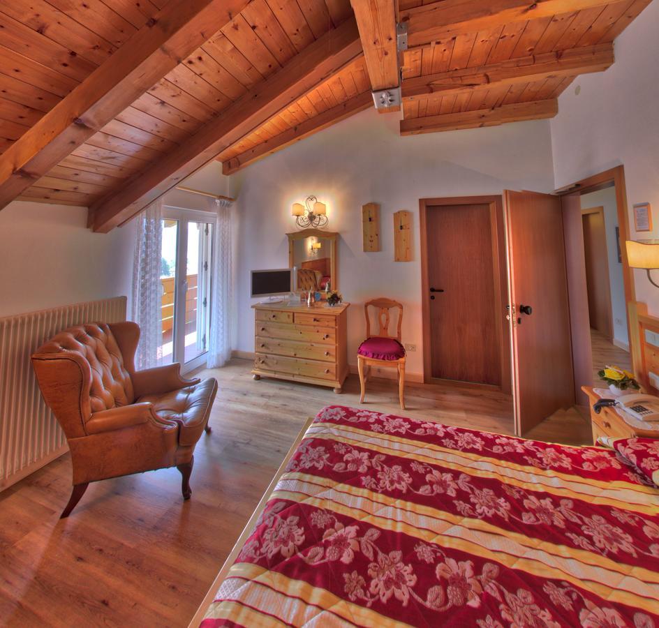 Hotel Garni Villanova Molveno Bagian luar foto